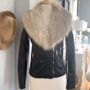 Beautiful black leather jacket, with removable faux fur neck